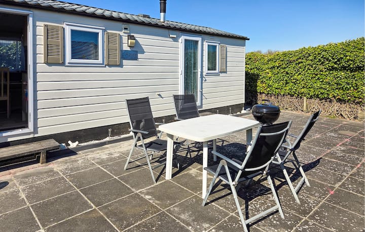 2 Bedroom Amazing Home In Makkum - Makkum