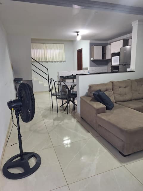 Top Airbnb: Entire townhouse (downtown) Air conditioning and Wi-Fi in Maringá