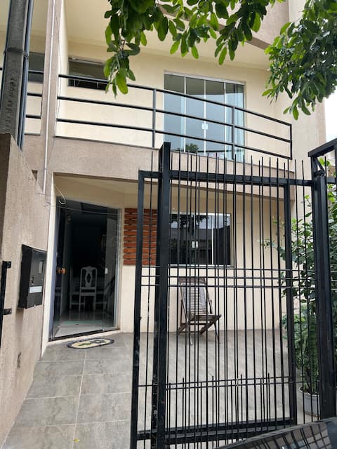 Full townhouse (downtown) Air-conditioning and Wi-Fi