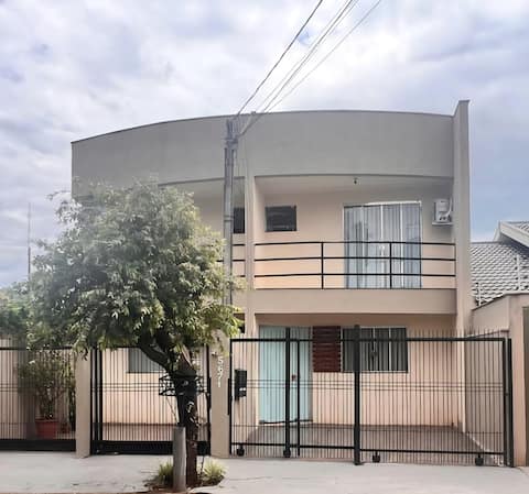 Entire townhouse (downtown) Air conditioning and Wi-Fi