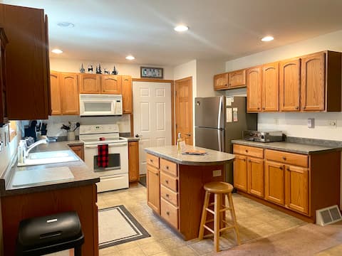 St Germain Cabin on Trails & Walkable to Amenities