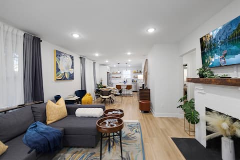 Top performing Airbnb: Stylish Home Near Uptown Charlotte in Enderly Park