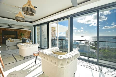 Oceanfront Penthouse with 4 Bedrooms/5Baths/Pool !