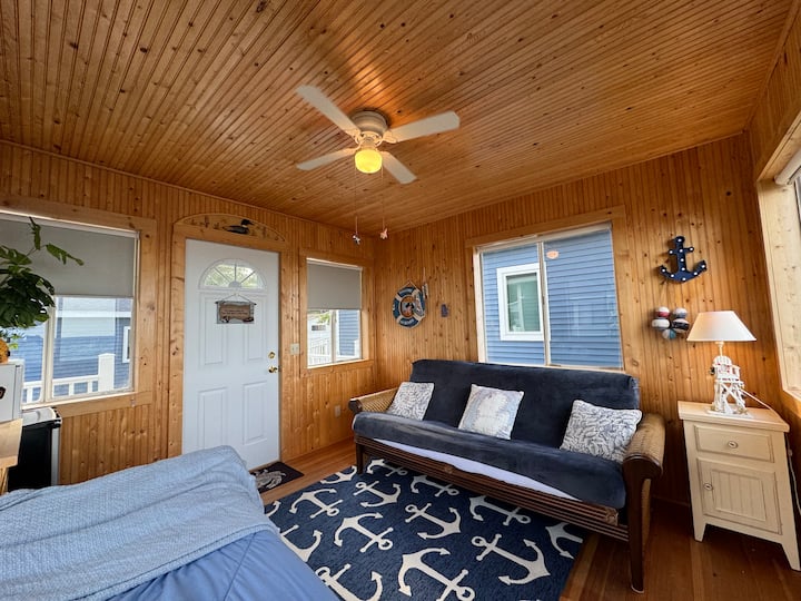 The futon will need to stay closed if the trundle bed is extended into two singles or a king as there's not enough room.