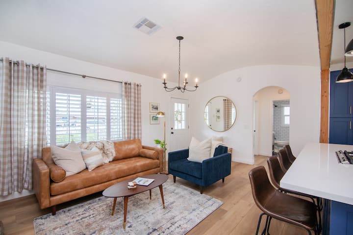 Fairytale Tudor Cottage+guest Suite Serene Escape - Phoenix, AZ