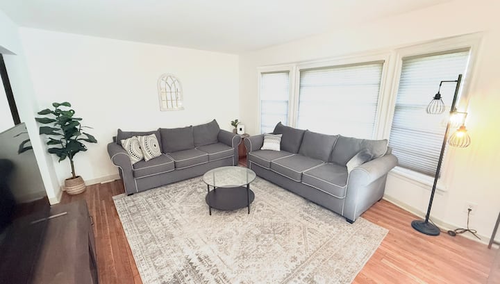 Centrally Located, 3bdrs With Washer&dryer - Springfield, IL