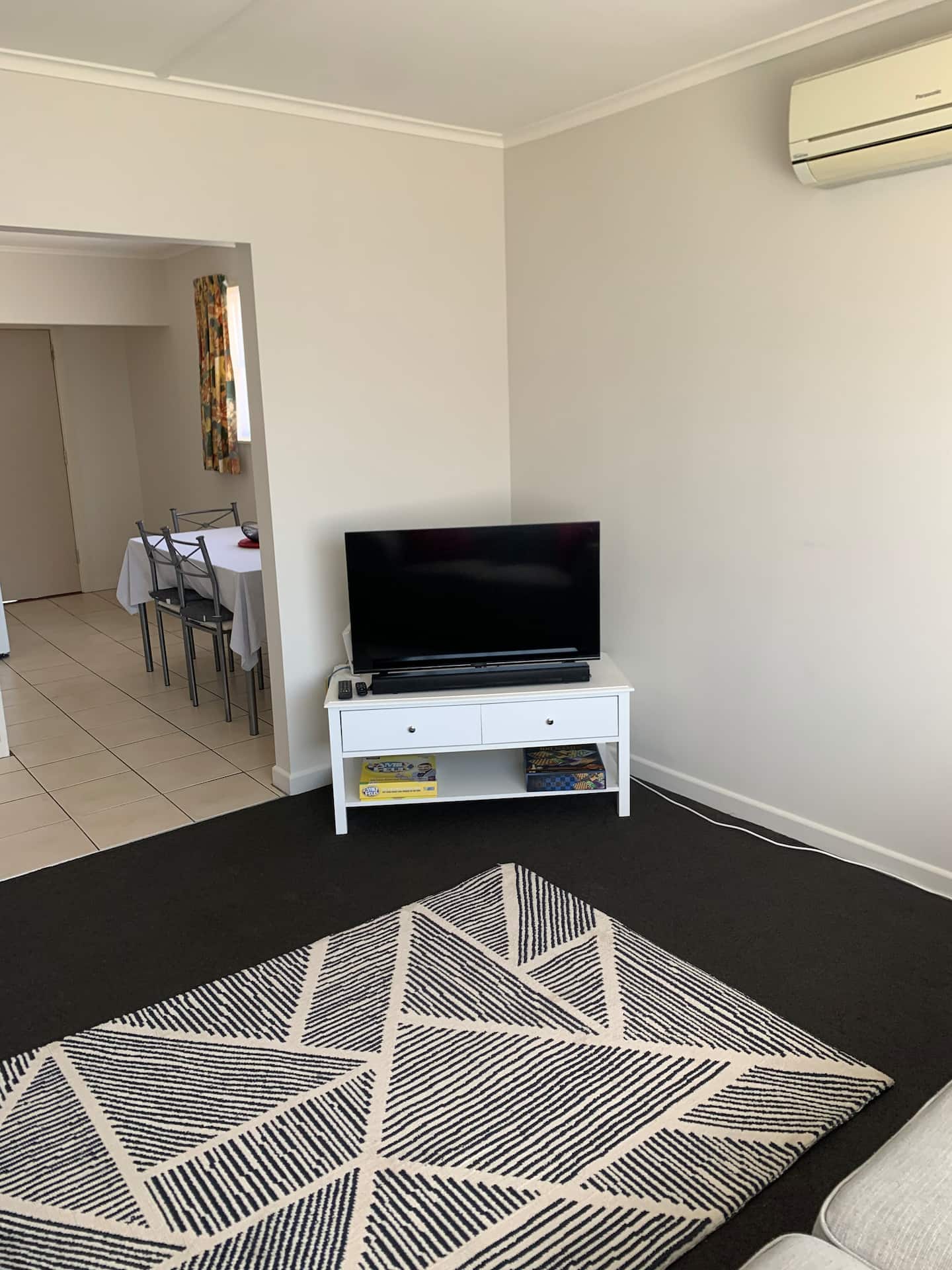 Cute 2 Bedroom Home With Garage! 5