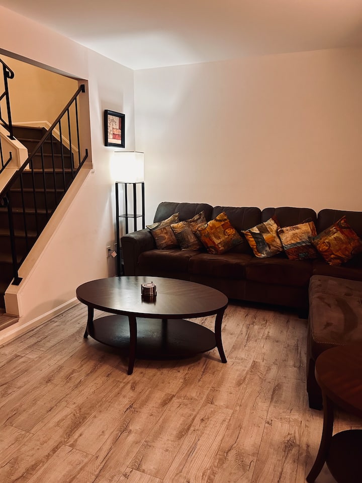 Cozy Two Level Guest Apartment In A Townhouse - Highland, MD