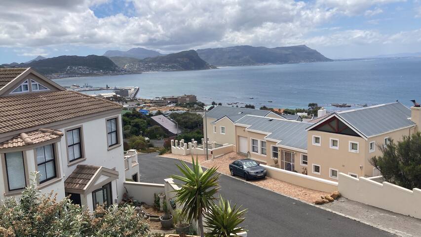 Simon’s Town- Incredible Panoramic False Bay Views gallery image 5
