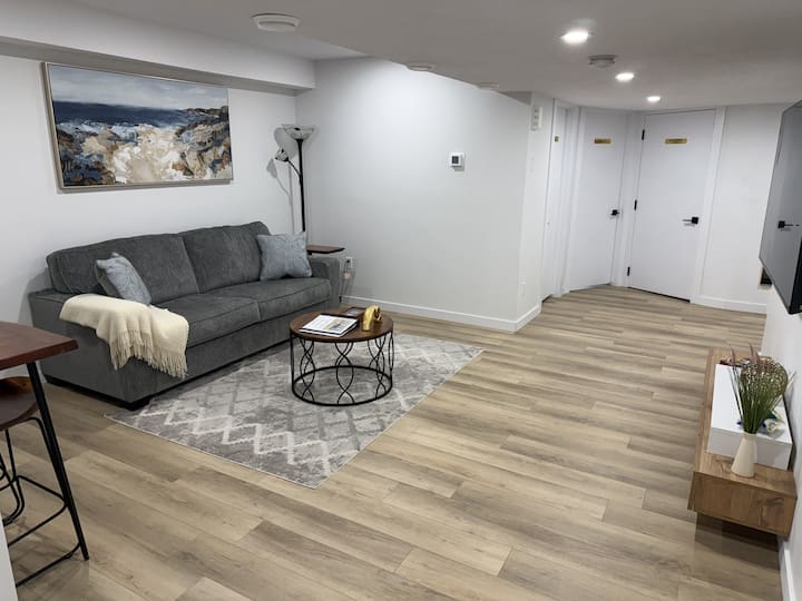 Vinash Luxury Suite - Spruce Grove