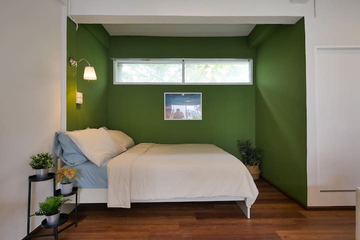 Private Spacious Home-like Setting Heart of City gallery image 2