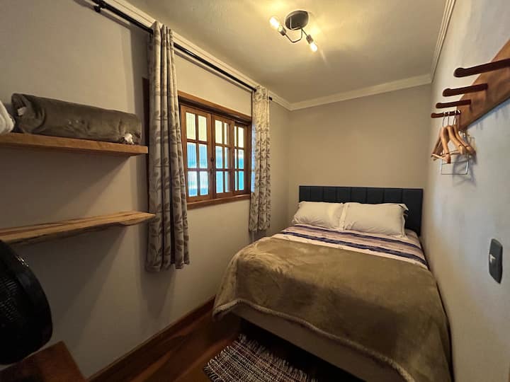 Habitación con cama doble