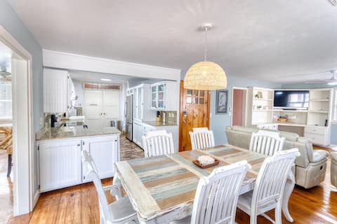 Waterfront! King Bed+, Ping pong table