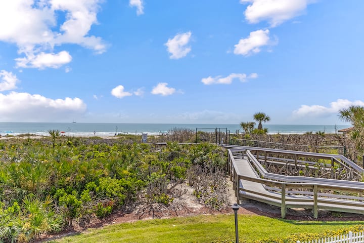 Seaside Escape - Exclusive Beach Access & 3 Pools - Cape Canaveral, FL