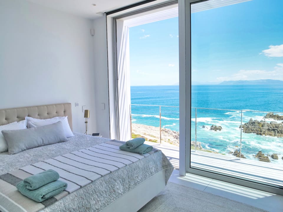 A white villa above Walker Bay's whale coast, De Kelders, Western Cape, South Africa, photo 4 of 10