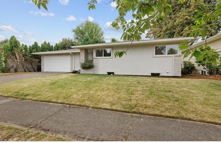 spacious beautiful home gallery image 2