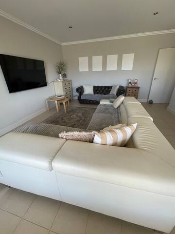 Villa Delfina Waterfront Canal Home gallery image 2