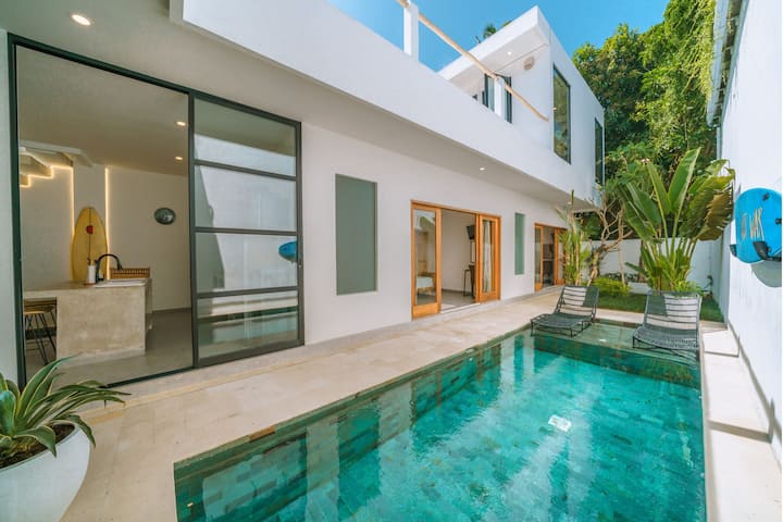 Stunning 4br Villa Ris Ya With Rice-field View - Canggu