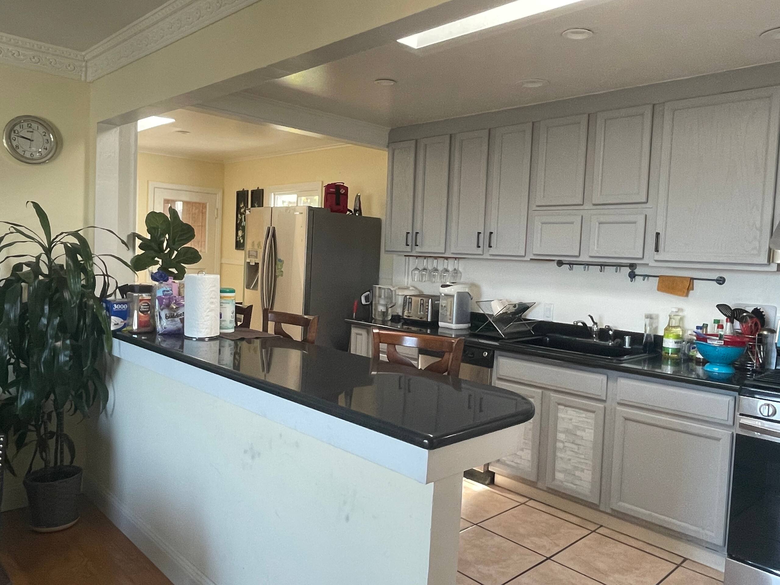 Villa in San Francisco · ★4.75 · 1 bedroom · 2 beds · Shared half-bath - Image 6