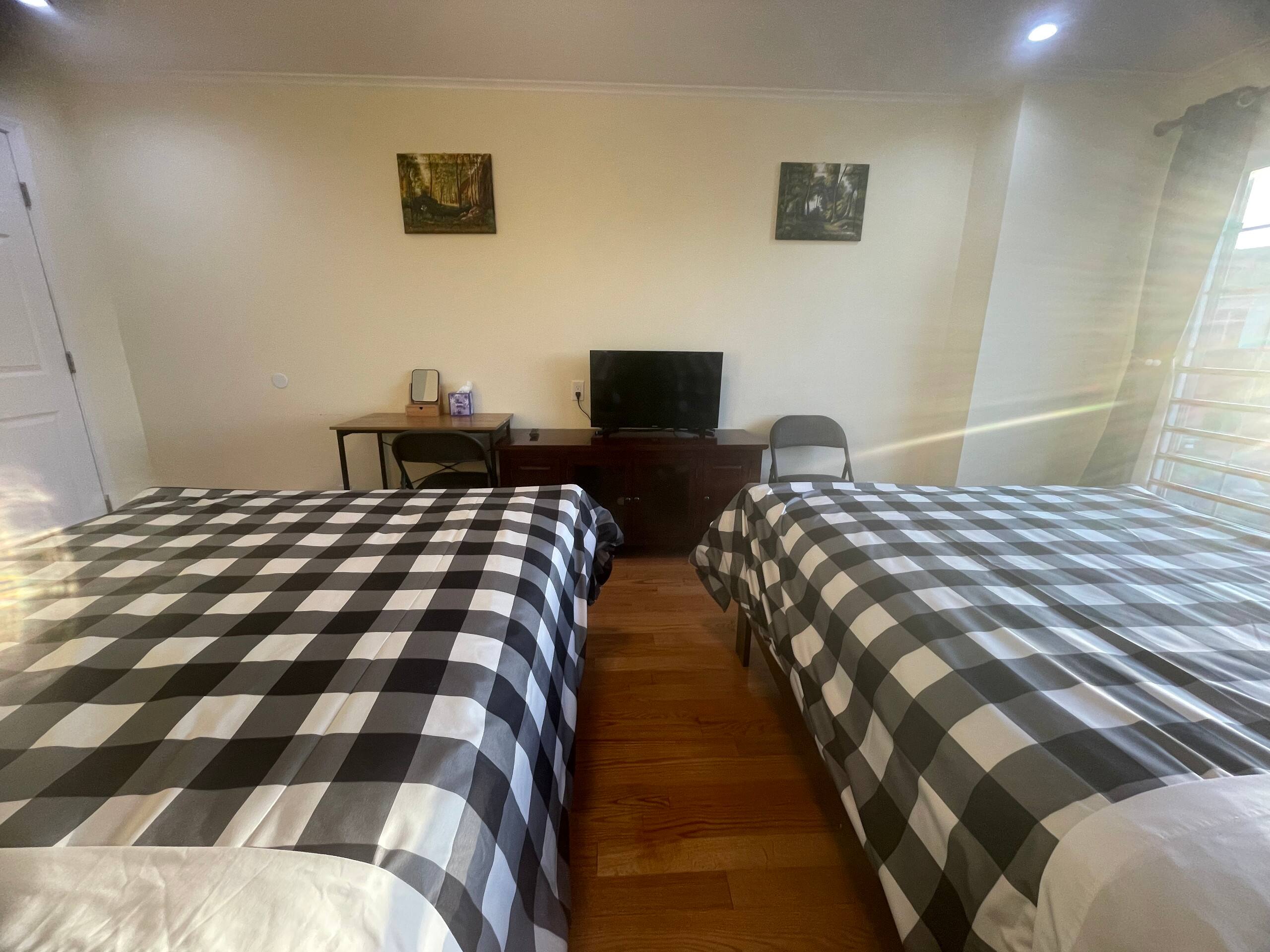 Villa in San Francisco · ★4.75 · 1 bedroom · 2 beds · Shared half-bath - Image 11