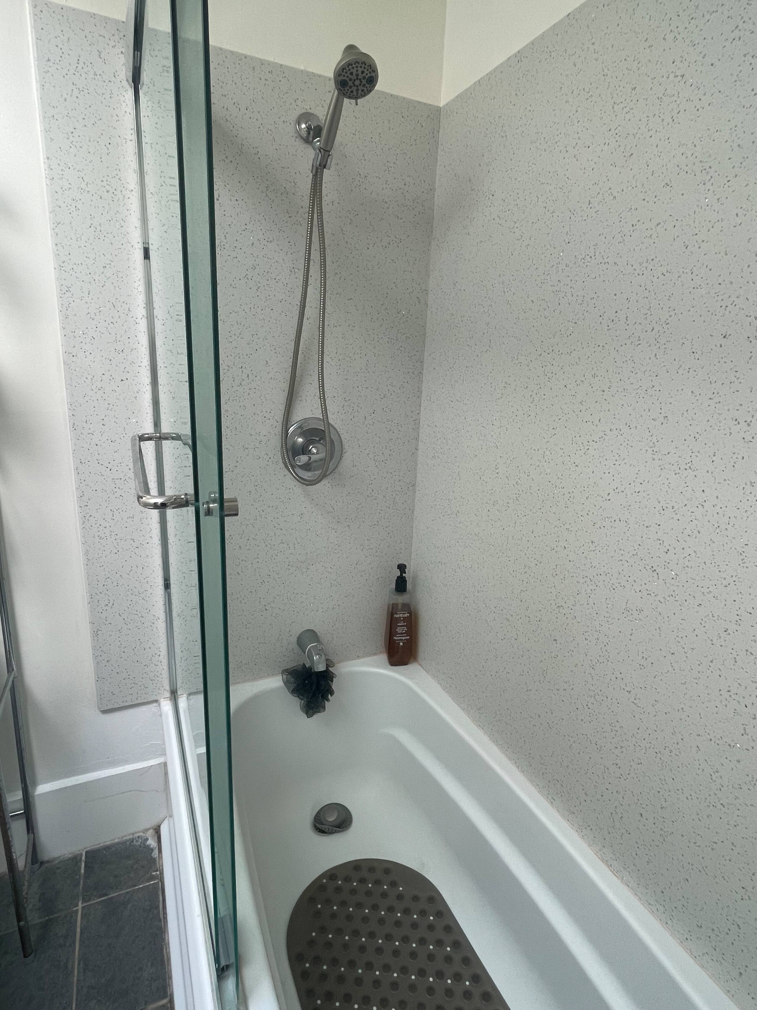 Villa in San Francisco · ★4.75 · 1 bedroom · 2 beds · Shared half-bath - Image 17