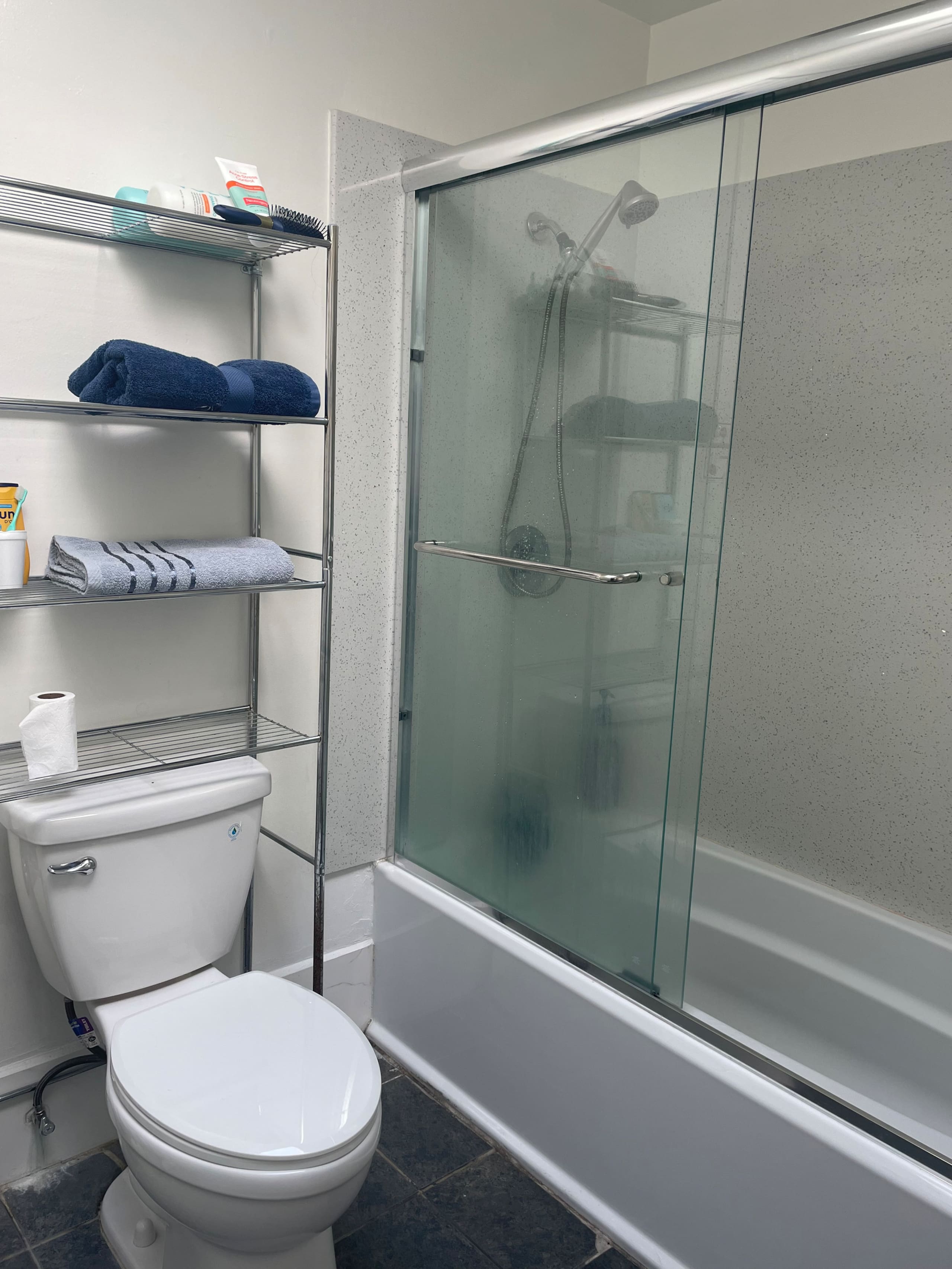 Villa in San Francisco · ★4.75 · 1 bedroom · 2 beds · Shared half-bath - Image 15