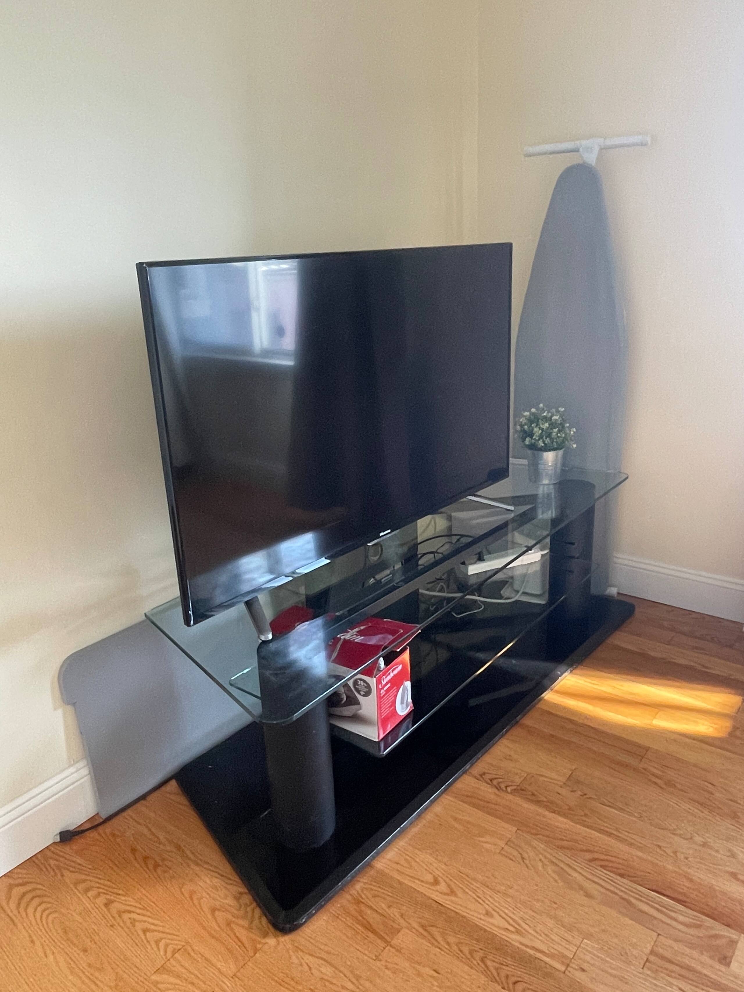 Villa in San Francisco · ★4.75 · 1 bedroom · 2 beds · Shared half-bath - Image 2
