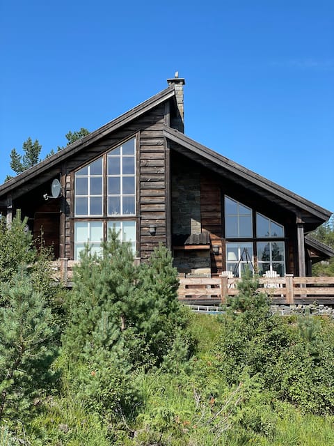 Family cottage with a lovely view and jacuzzi
