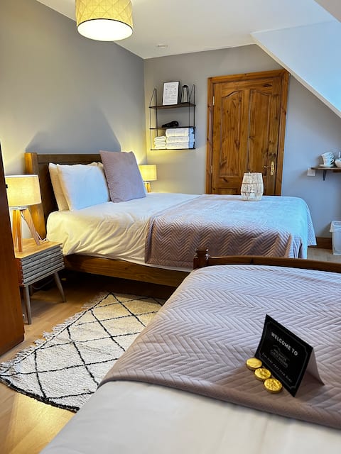 Cozy triple en-suite room in beautiful Guest House