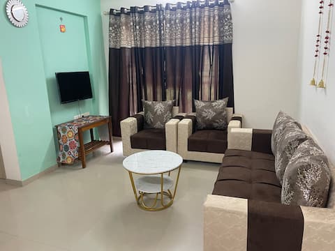 Urban Oasis: Spacious and Breezy