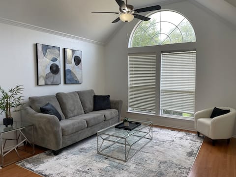 Popular Airbnb listing: Frisco Lux Family Friendly Home in Frisco