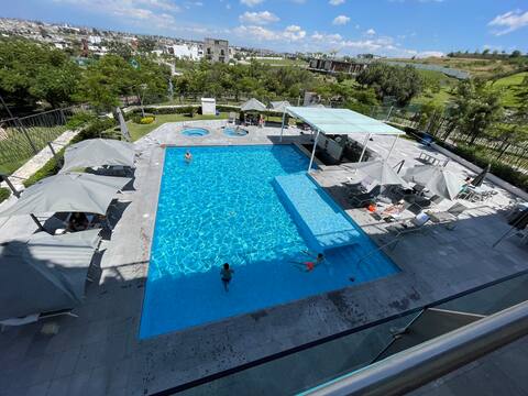Apartment with pool, SPA and lake