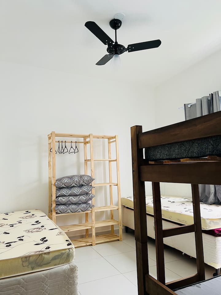 مكيف الهواء في جميع الغرف .