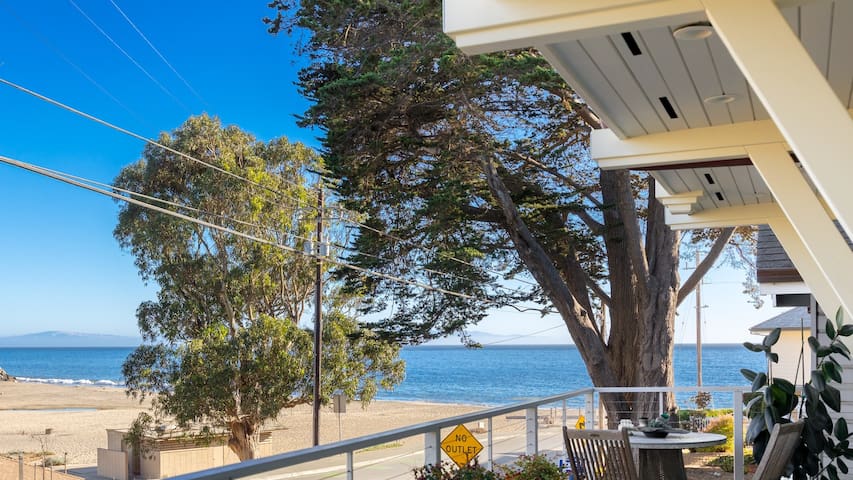 Beach Front Dream House! Hottub/E-Bikes/Surfboards