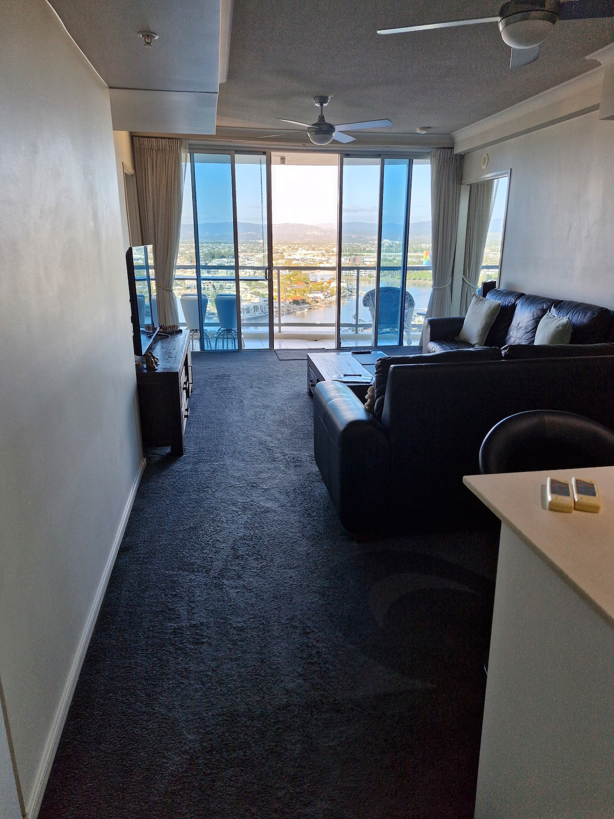Top performing Airbnb: Heart of Surfers Paradise/Free Parking/Pool in Surfers Paradise