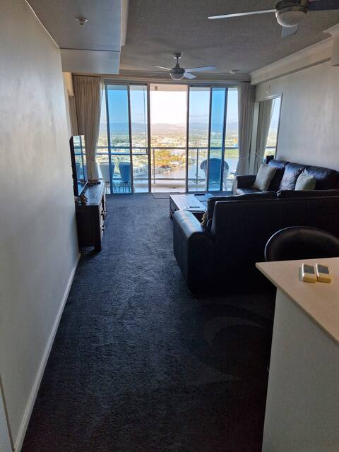 Top performing Airbnb: Heart of Surfers Paradise/Free Parking/Pool in Surfers Paradise