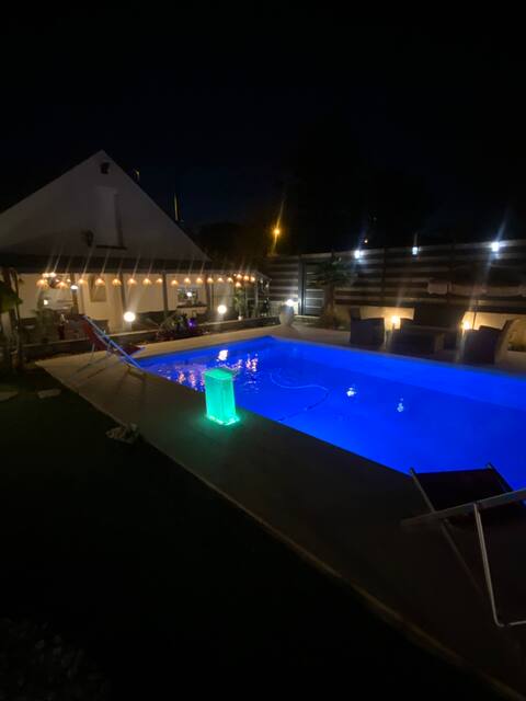 Air-conditioned house and heated pool all year round