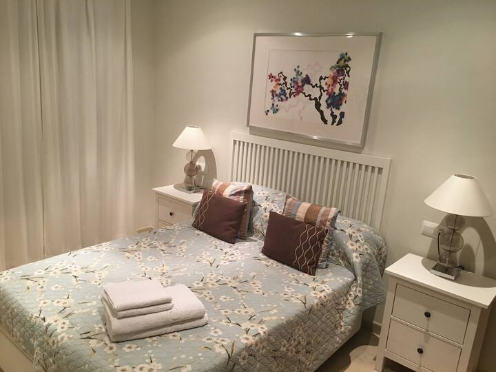 Immaculate Appointed Apartment, Families Welcome. - 貝拉