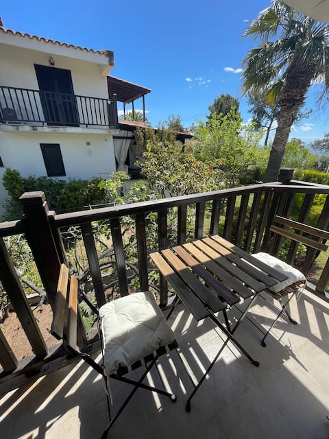 Luxury Seaside Maisonette with Private Garden