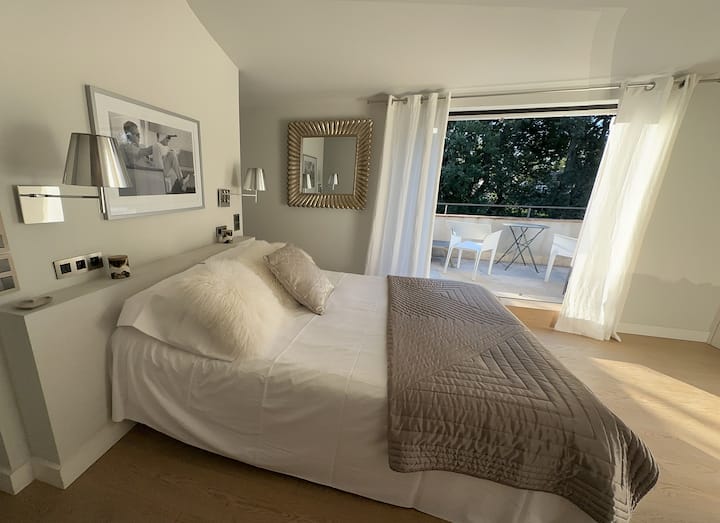 Air-conditioned master bedroom with bath and shower area. Separate toilet. Dressing room .solarium south facing garden and pool view 