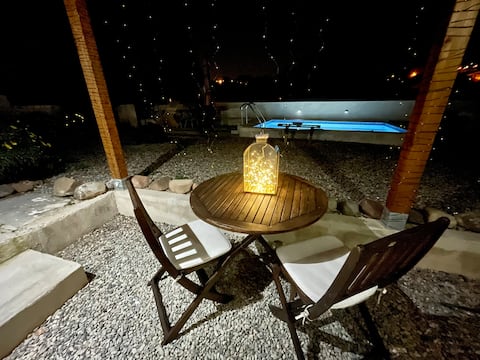 Cozy Studio: Private Entry, 1 Bed, Bath & Kitchen