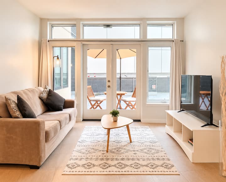 Pearl District Urban Oasis | Patio + In-unit W/d - Portland