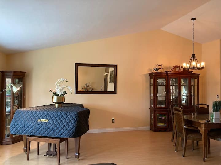 Cozy 5br Ranch With Hot Tub In Quiet Neighborhood - Folsom, CA