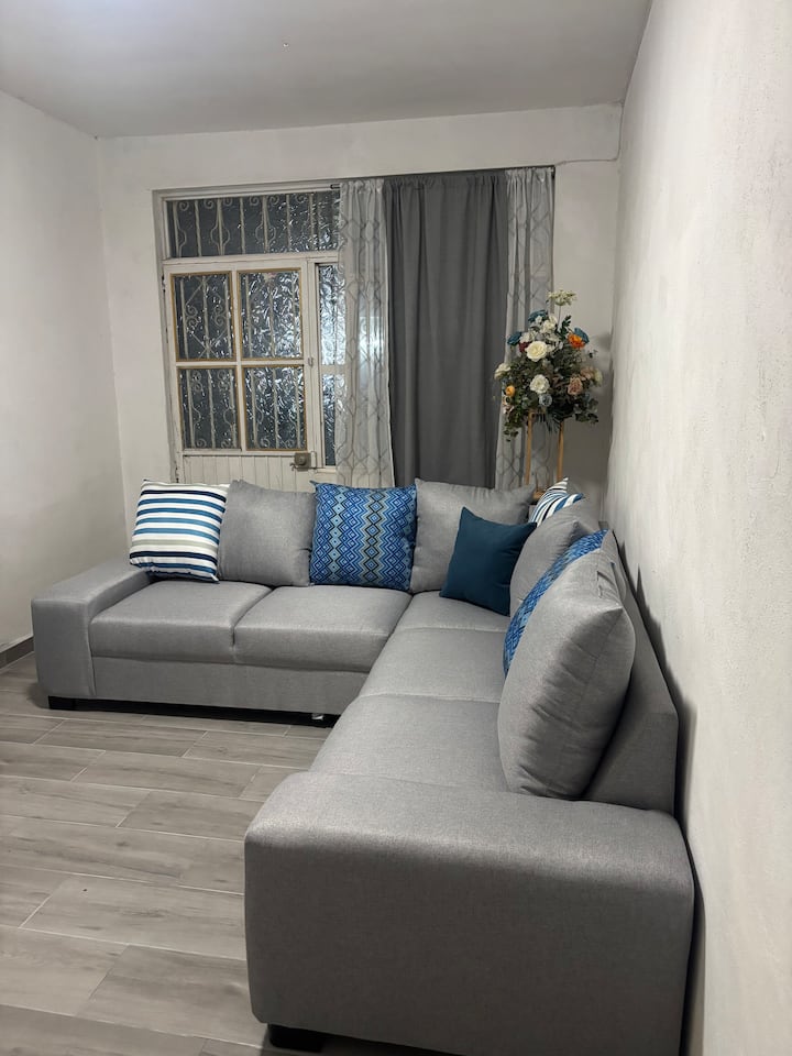 Casa Completa De 4 Recamaras Muy Amplia. - Irapuato