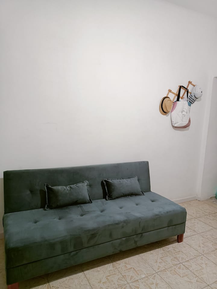 Ტახტი, რომელიც საწოლს რთავს 