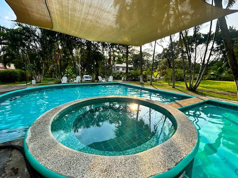 Tropical charm, minutes from IRTRA