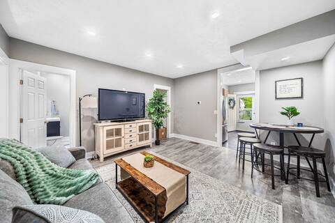 Lakewood Entire Home! Sleeps 10!