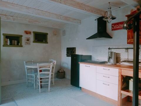 Top Airbnb: Cottage Lavandula House in Komen