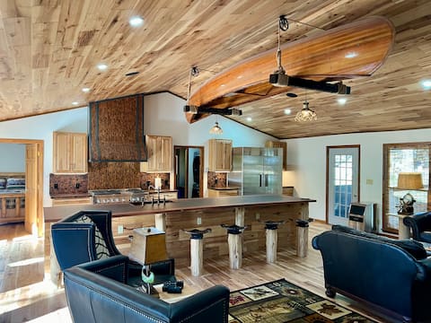 Hot tub, lake view, tremendous deck/outdoor space