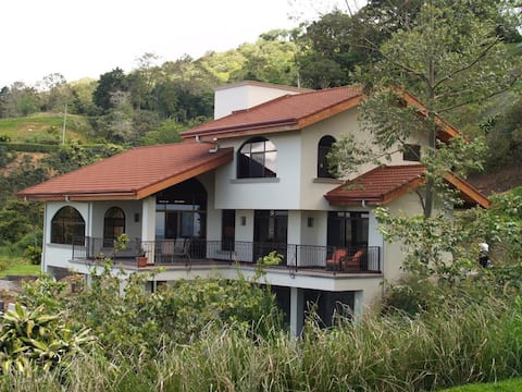 Casa Paraíso 45 min from the airport